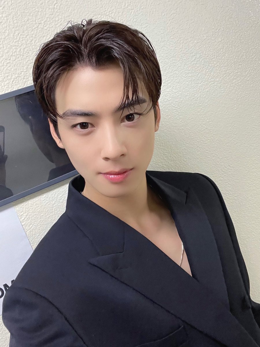 cewbambi's tweet photo. 안전하게 귀가완료🙆‍♀️
은우도 비오는데 고생해써👏
오늘도 최고였어 차엠씨🤍

동민아 사랑해 은우해🫶🏻
@offclASTRO 

#차은우 #CHAEUNWOO
#동민아_사랑해은우해 https://t.co/UasjYcF3yk