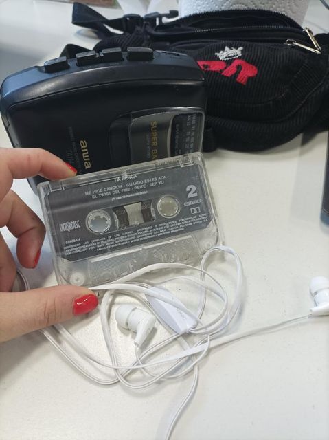 indiapochi's tweet photo. Me robaron el celu. Me deprimi de solo pensar que tenia que viajar sin musica. Pero por suerte esta hermosura me salvo el día. https://t.co/nFPv0Iibpj