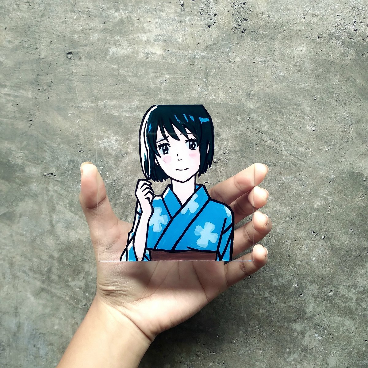 herartsph's tweet photo. Painting Mitsuha on glass...
#glasspainting #painting #paint #artsph #openforcommissions #yourname #kiminonawafanart #fanart https://t.co/GPTqSfeGk7