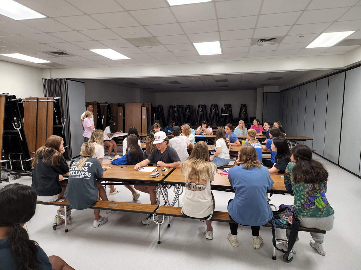 MStoneTHS's tweet photo. @THS_Mustangs student leaders meeting to brainstorm ideas of how they can build more community and spirit by reimagining our pep rallys! Student voice is important! Let's GOOOOOOOOOOO! #TaylorPride247 #studentvoice #studentleadership https://t.co/zpoBpFlL3M