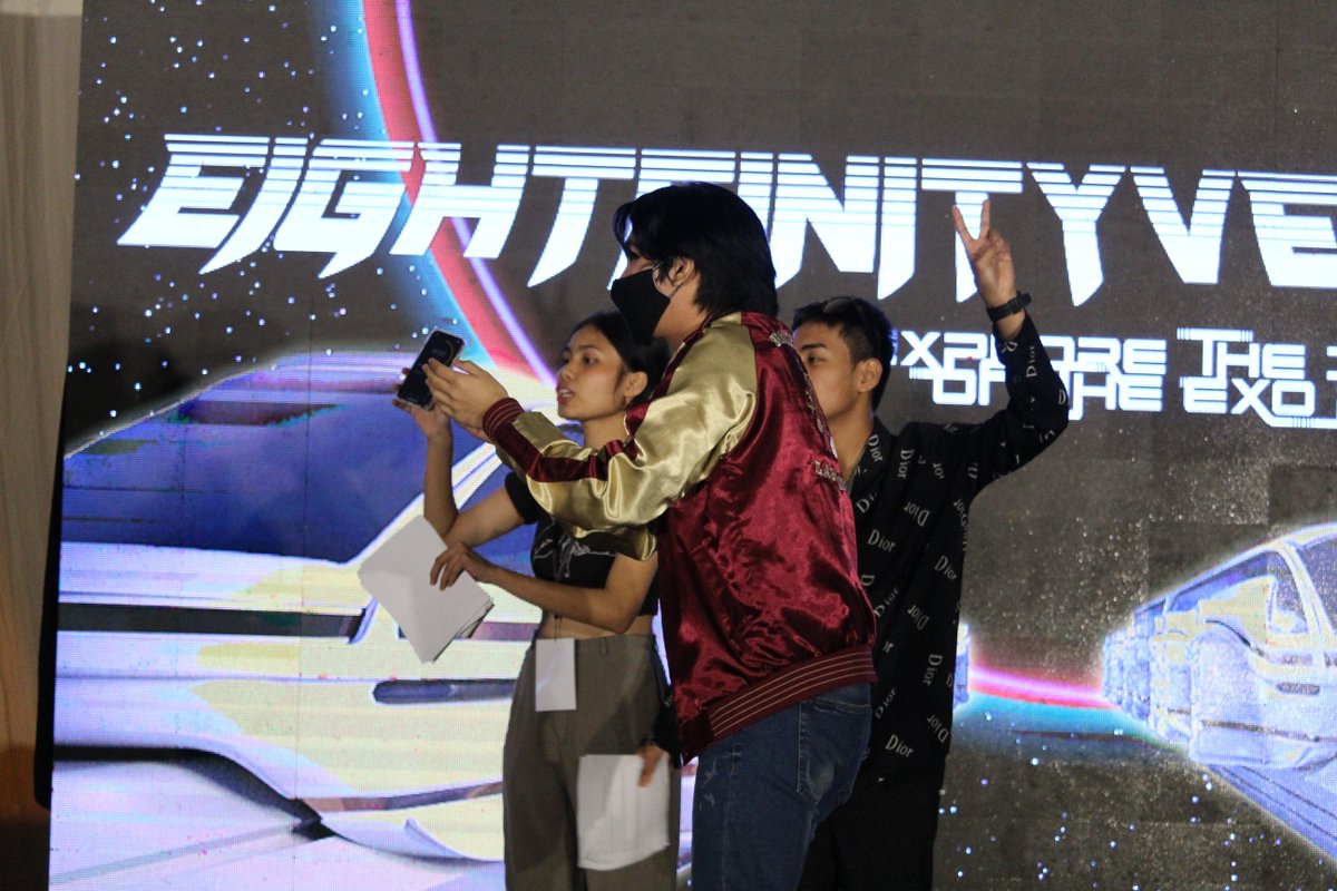 IsangDekada4EXO's tweet photo. EXO-ISANGDEKADA4EXO [EIGHTFINITYVERSE] 
Live Photo Collection: A capturing moment of Exols enjoying the dimension of EXO Planet activities.🚀☄️👨‍🚀#EIGHTFINITYVERSE #10YearsWithEXO #EXOLoveTurns8 #EXO @layzhang @B_hundred_Hyun
@weareoneEXO @IsangDekada4EXO https://t.co/OyFRSCtBrS