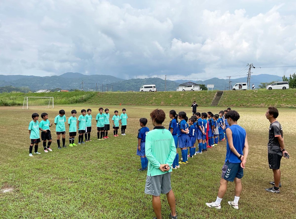 SpaerFootballA1's tweet photo. 【ジュニア】
《夏合宿　２日目☀️⚽️》

かつらぎアドバンスさんと交流戦✨⚽️

個人・チームとして、ナイスプレーがたくさんあり、内容も結果も文句なし👍

夜は長���に移動し、セレッソ大阪vsヴィッセル神戸の試合観戦✨⚽️
元日本代表の森島寛晃さんにサインを頂き、写真撮影📸✨

子供たちは大喜び🙌😆 https://t.co/uRUlMJgD6w