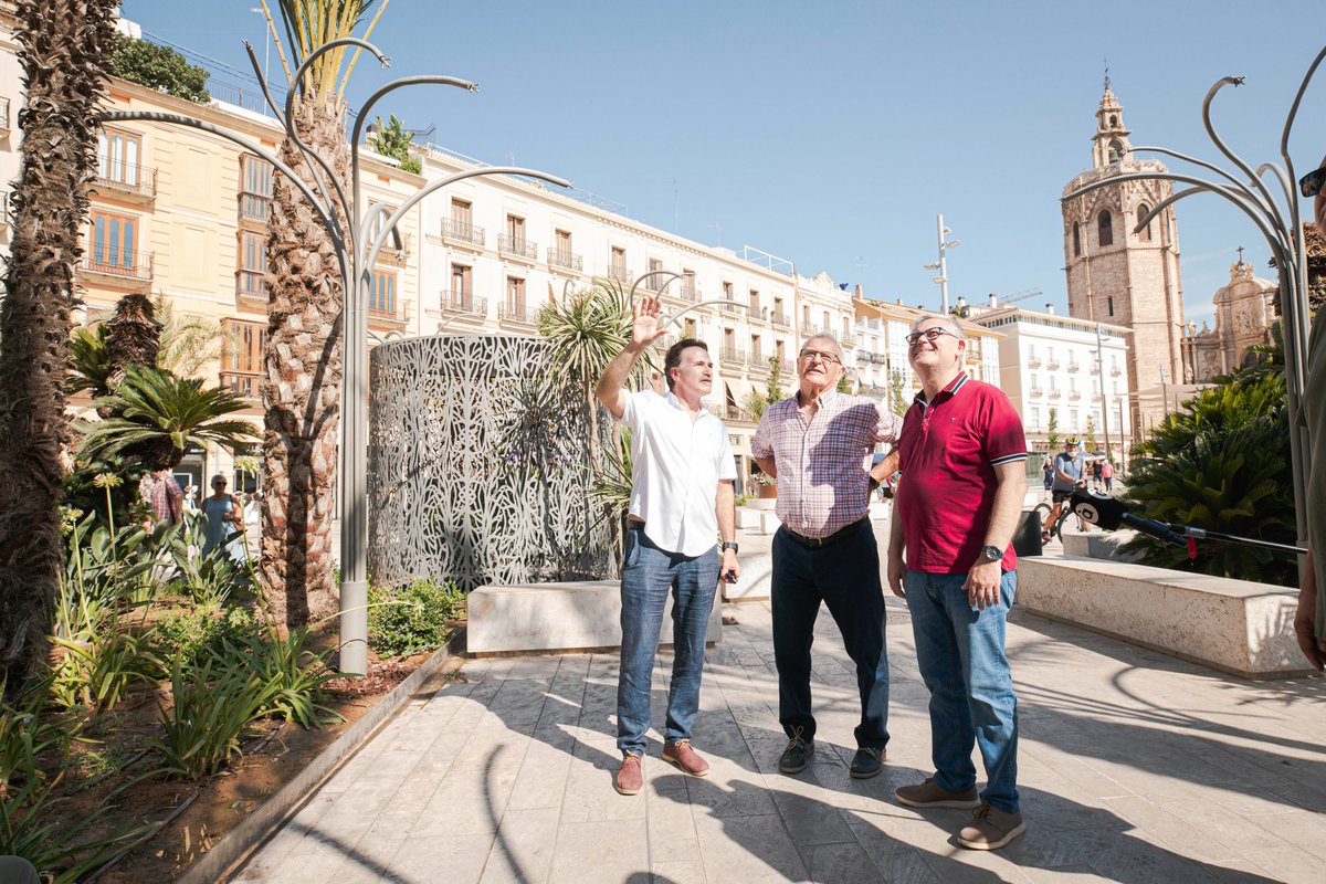 pepalandete's tweet image. 😍🌴 Hui hem visitat a València la meravellosa nova Plaça de la Reina de la mà dels millors amfitrions possibles, l&apos;alcalde @joanribo i el regidor de Mobilitat Sostenible @giuseppegrezzi 

#LesPersonesPrimer #GovernsAmbCompromís🍊