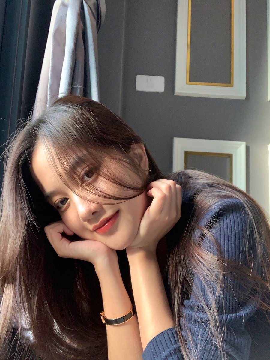 srchafreen's tweet photo. มุแง้มุแดง 50k แล้วติ 🥹
หวังว่าวันนี้และทุกๆวันจะเป็นวันที่ดีของทุกคน ถ้าวันไหนที่โลกไม่สดใสฟรีนจะยิ้มให้อยู่ตรงนี้นะคะ อยู่ข้างๆกันไปเรื่อยๆเลยนะ เบิ้บบูววค่ะ 🦋✨🌷💘
#srchafreen https://t.co/9ZLwYeAdm2
