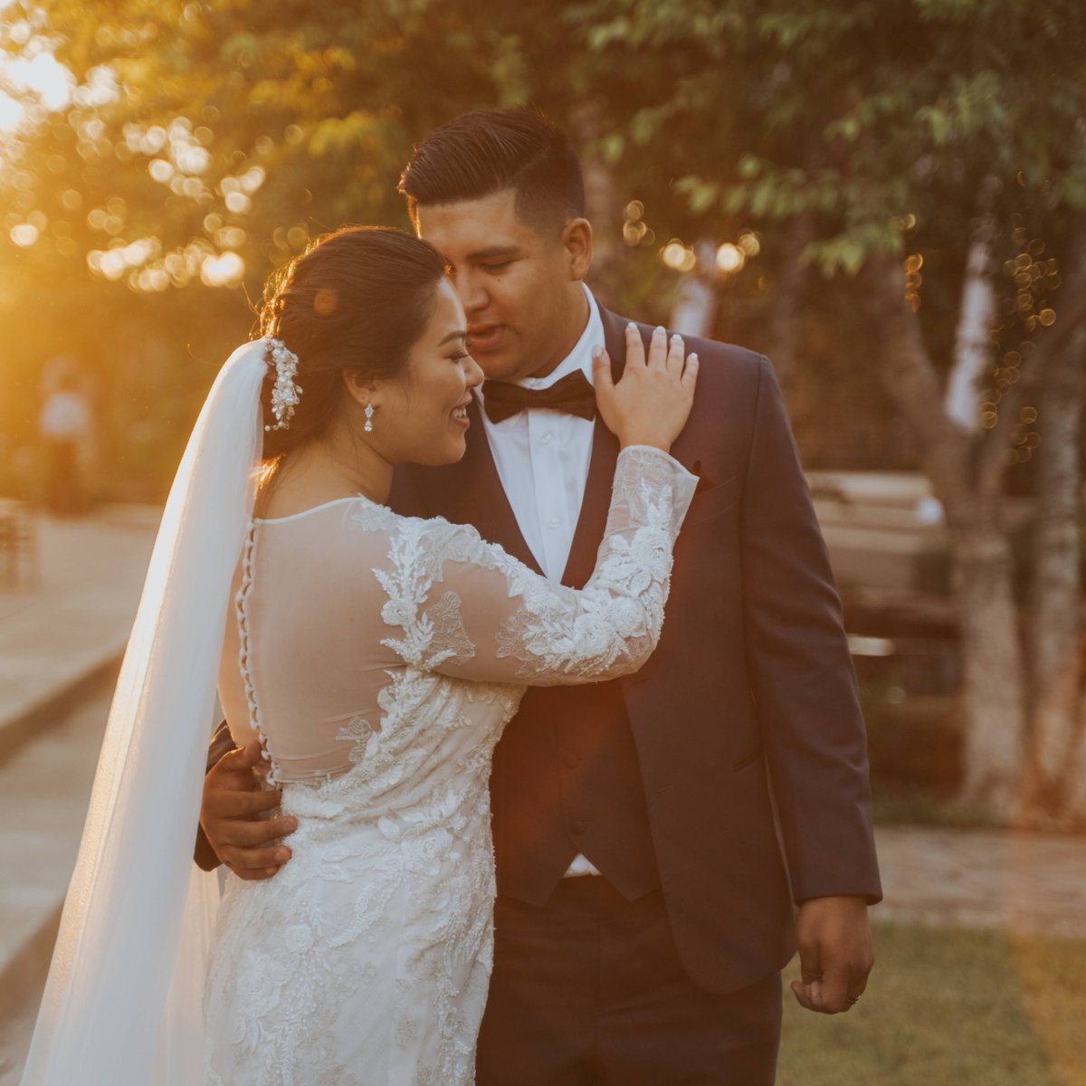 RutheJacksonCtr's tweet photo. Timing your photos to happen during golden hour can really be a gamechanger! Make sure to talk to your photographer and coordinator about how to pencil this in your timeline! ☀️✨📷
Photo credit: Nevels Media 
🔗Link for more RJC info https://t.co/OVv4OKYHQK! https://t.co/EG1n2PemDQ