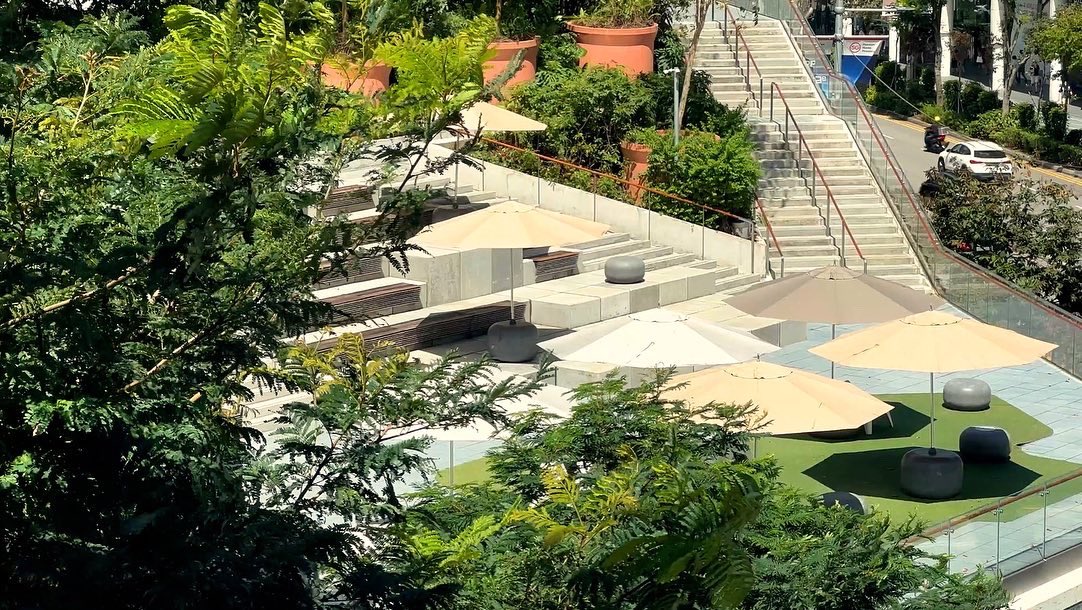 ksyyuan's tweet photo. Tropical biophilic amphitheatre with concrete portholes - Design Orchard #architecture #photography https://t.co/pf5oqR1whl