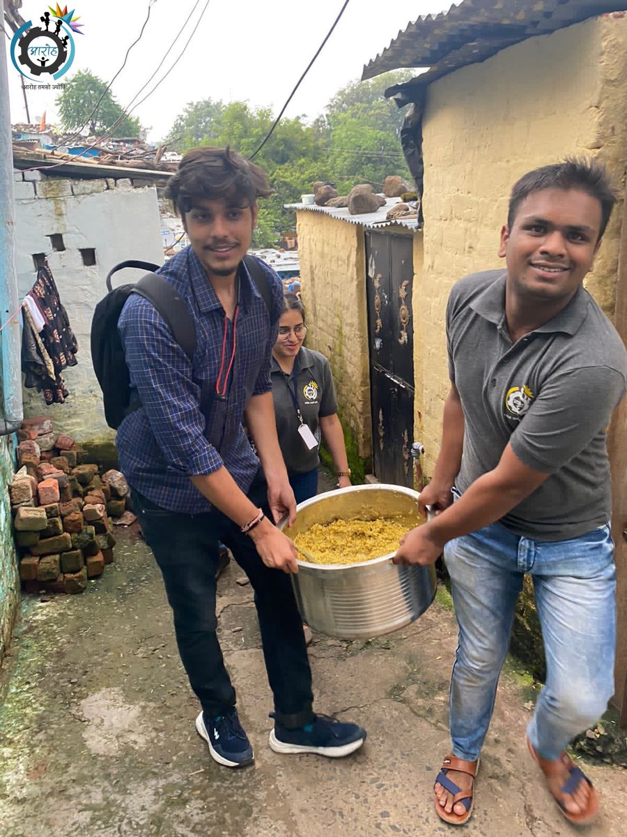 Aarohayouthorg's tweet photo. One of the greatest feelings in the world is knowing that we as individuals Aarohian can create magic. Good food never fails to bring people together. Watch dedicated Aarohians on ground.
*आरोह तमसो ज्योतिः*
"A journey from ignorance towards excellence"
#aaroha #aarohatamsojyotih https://t.co/tfOhoHPyjU