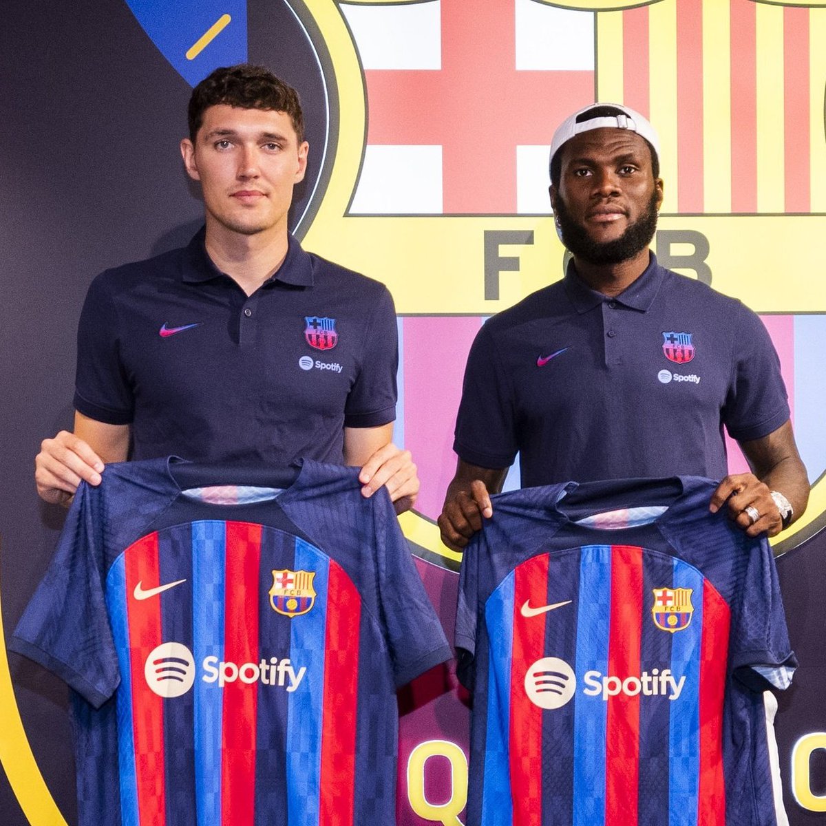 Andreas Christensen ve Franc Kessie, Cumartesi günkü ilk La Liga maçı öncesinde kadroya kayıtları yapılmazsa serbest kalabilirler. (@moillorens)