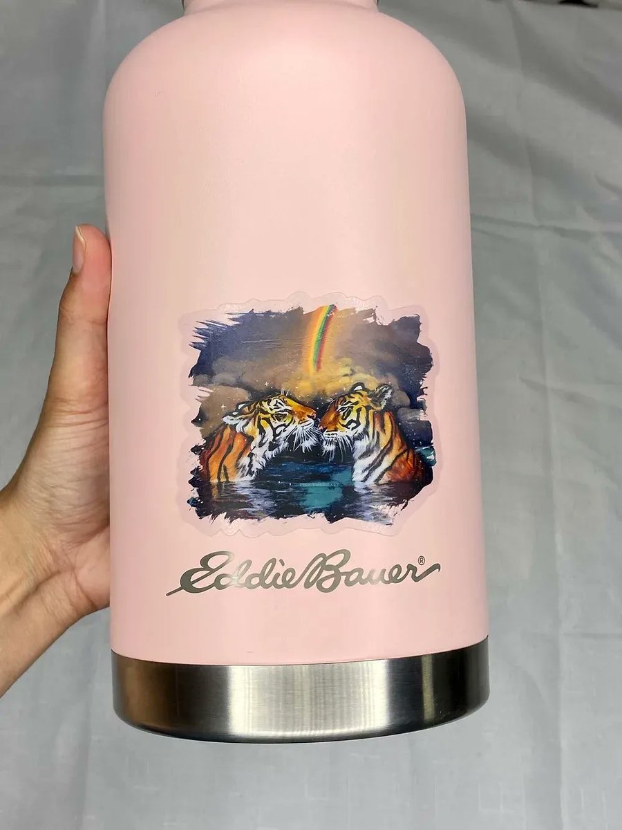 quiteriotattoo's tweet photo. Here’s a "Cosmic Lovers" sticker that has made me obsessed with my water bottle now. Ah it’s so cute 🥹🤍✨

🌿Shop this lovely water resistant vinyl sticker:
https://t.co/jPJqqmrVBM 

#stickers #art https://t.co/hna3QAAeQa