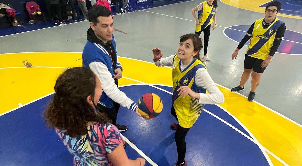 SlumsDunk's tweet photo. Ci siamo divertiti tantissimo insieme! La forza d’un gruppo che nasce dal desiderio di combattere una malattia e si trasforma in una SQUADRA invincibile 🫶🏼👩🏻 #dreamitmakeit #slumsdunk #argentina https://t.co/LcVrCFK3Ne