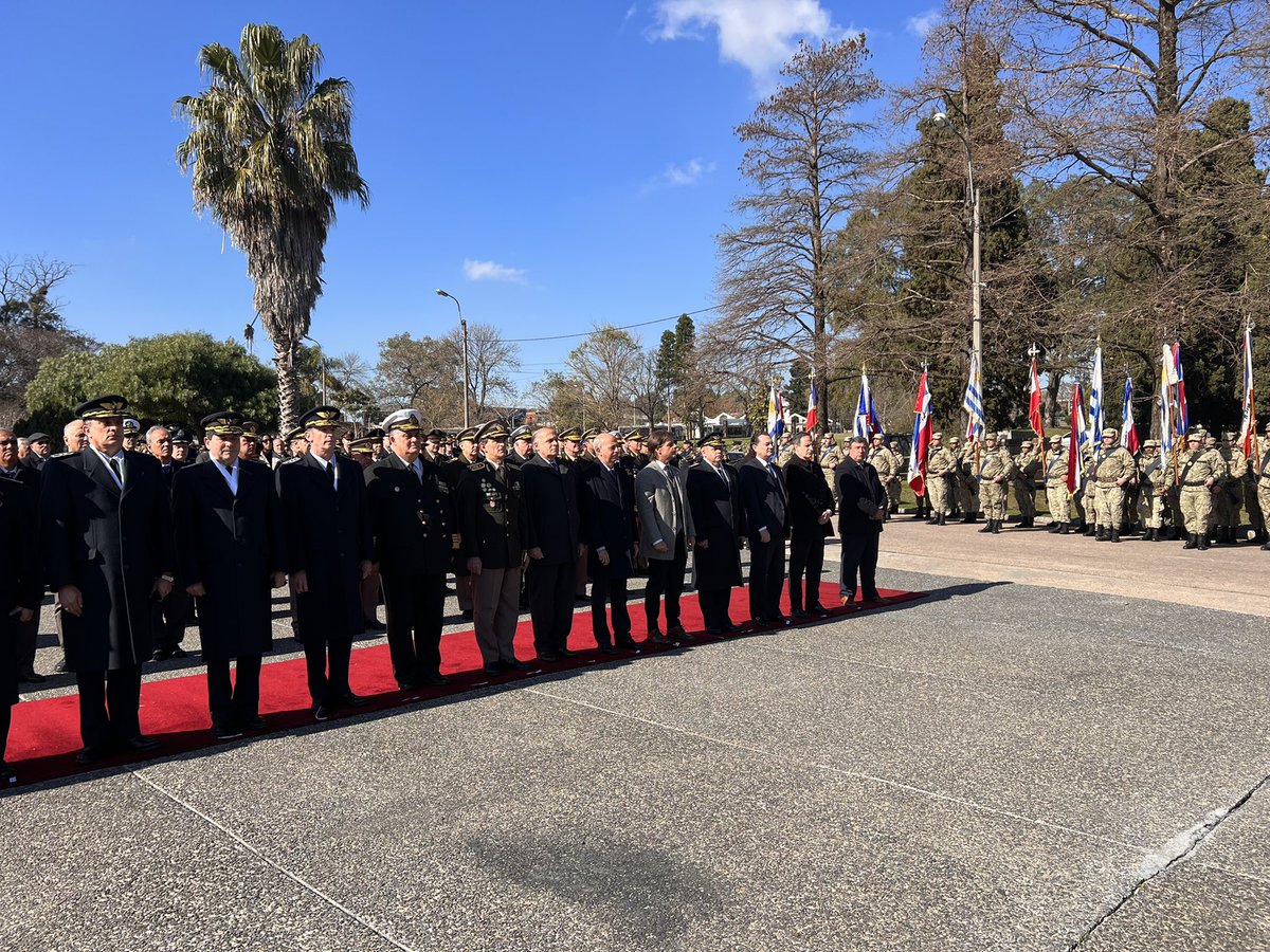 LuisLacallePou's tweet photo. En el acto de conmemoración del Día de los Mártires de la Aviación Militar. https://t.co/lyhbLfo8MI