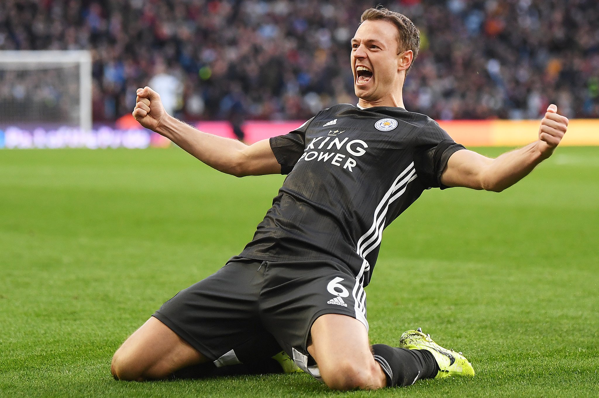  Happy Birthday, Jonny Evans !  Sending you best wishes on your 3 5 th birthday 