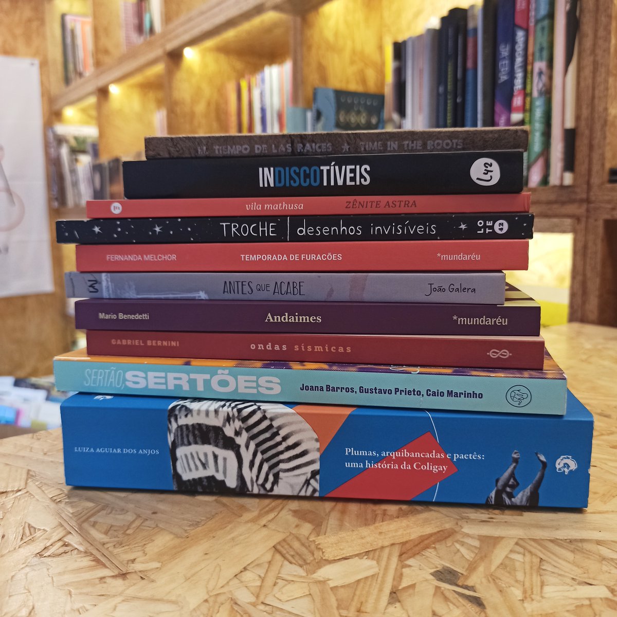 Procurando presente para o Dia dos Pais? Eu pedi indicações para a equipe tatuína e vieram livros ótimos! Acompanhe nos stories -- lá no meu instagram (<a href="/bancatatui/">Banca Tatuí</a>) -- e saiba quem indicou o que e por quê 🎁🥰❤️