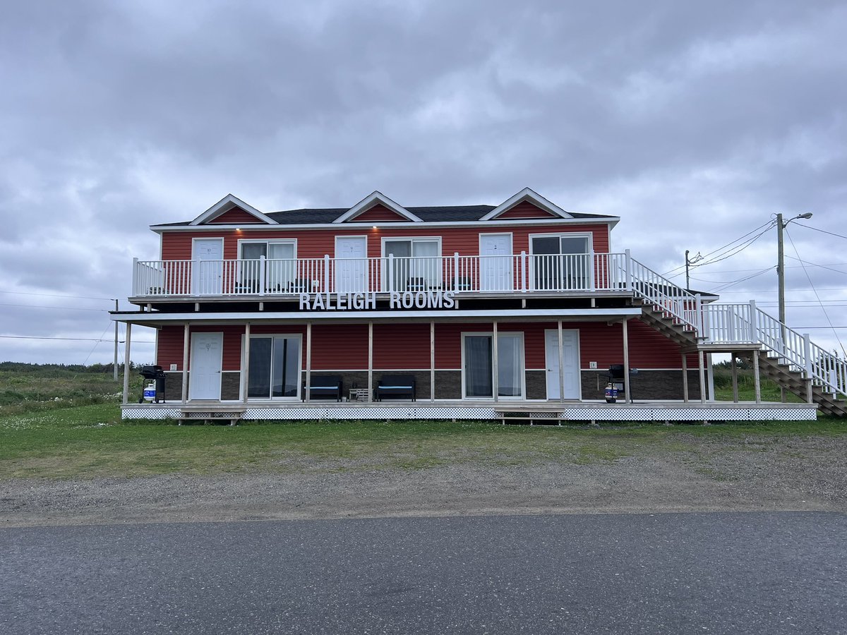 SarahVDK1's tweet photo. If you are looking for immaculate accommodations with the best that hospitality has to offer then Raleigh Rooms and Taylor’s Crafts is the place for you. Hosts, Kimberly &amp; John will keep you up to date on the local traditions and history, while you take in the beautiful scenery. https://t.co/uc54UALoSe