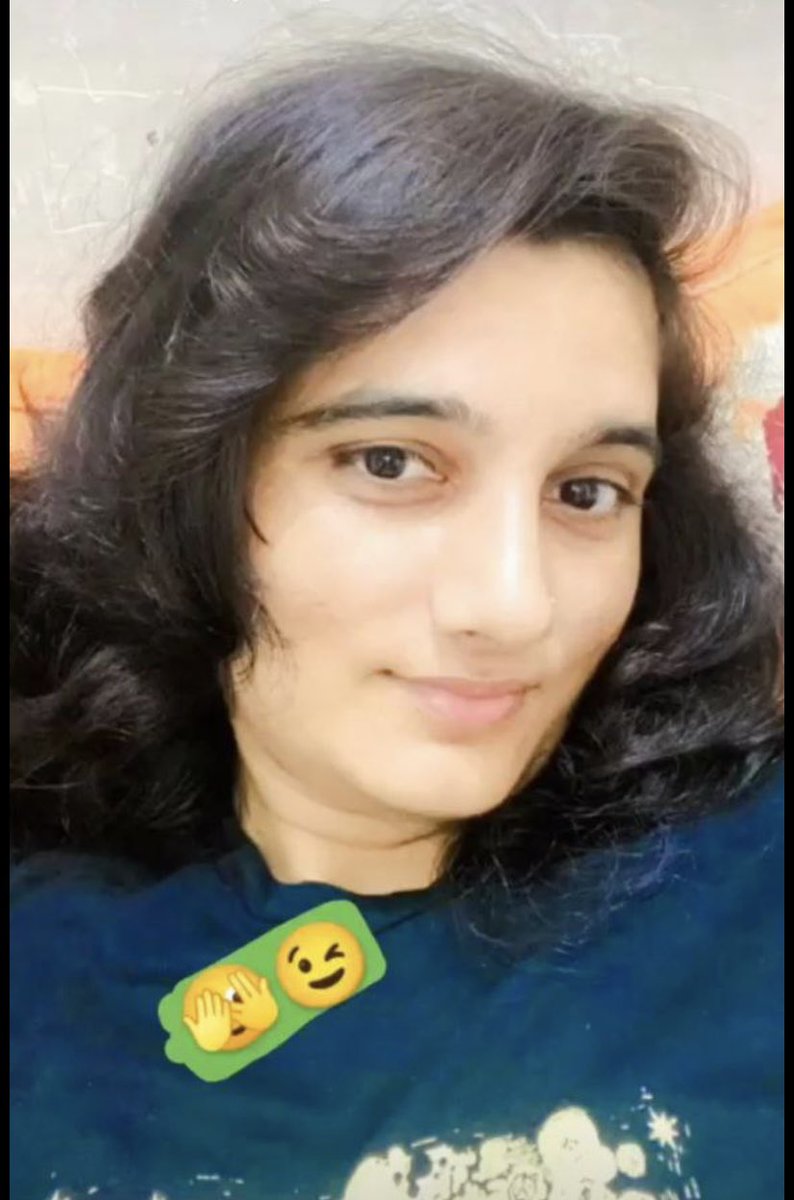 MamuVish's tweet photo. #पा की #परी लग रही हूँ ना… 😻😻 https://t.co/x8vlS9ZDpD