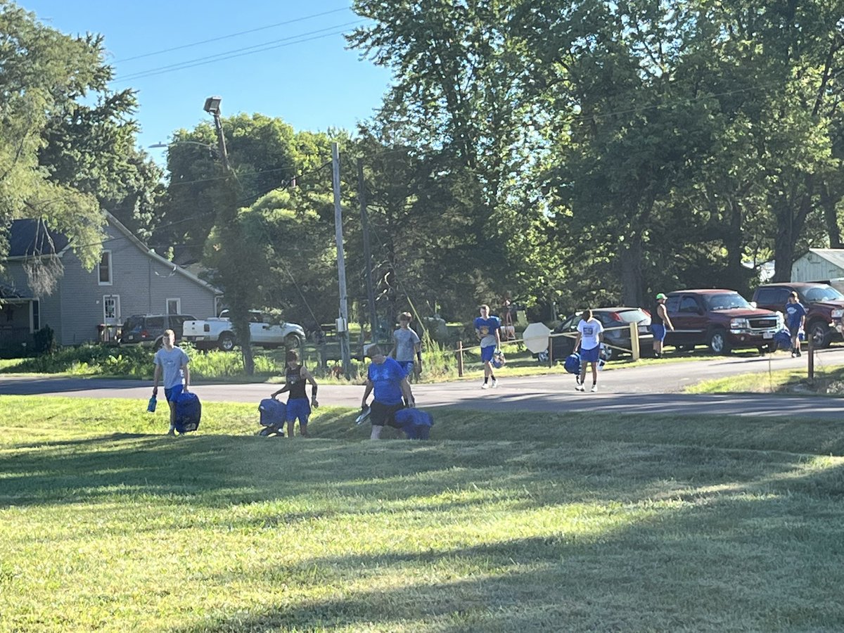 TommyMWSU's tweet image. It’s not #Chiefs camp, but I’m at the practice of another title contender - East Buchanan 🏈

The defending Class 1 champs are ready to prove themselves again with 10 starters back on defense &amp;amp; all state RB @TrevorKlein20 in the backfield.

Preview later @StJosephPost &amp;amp; @680KFEQ!