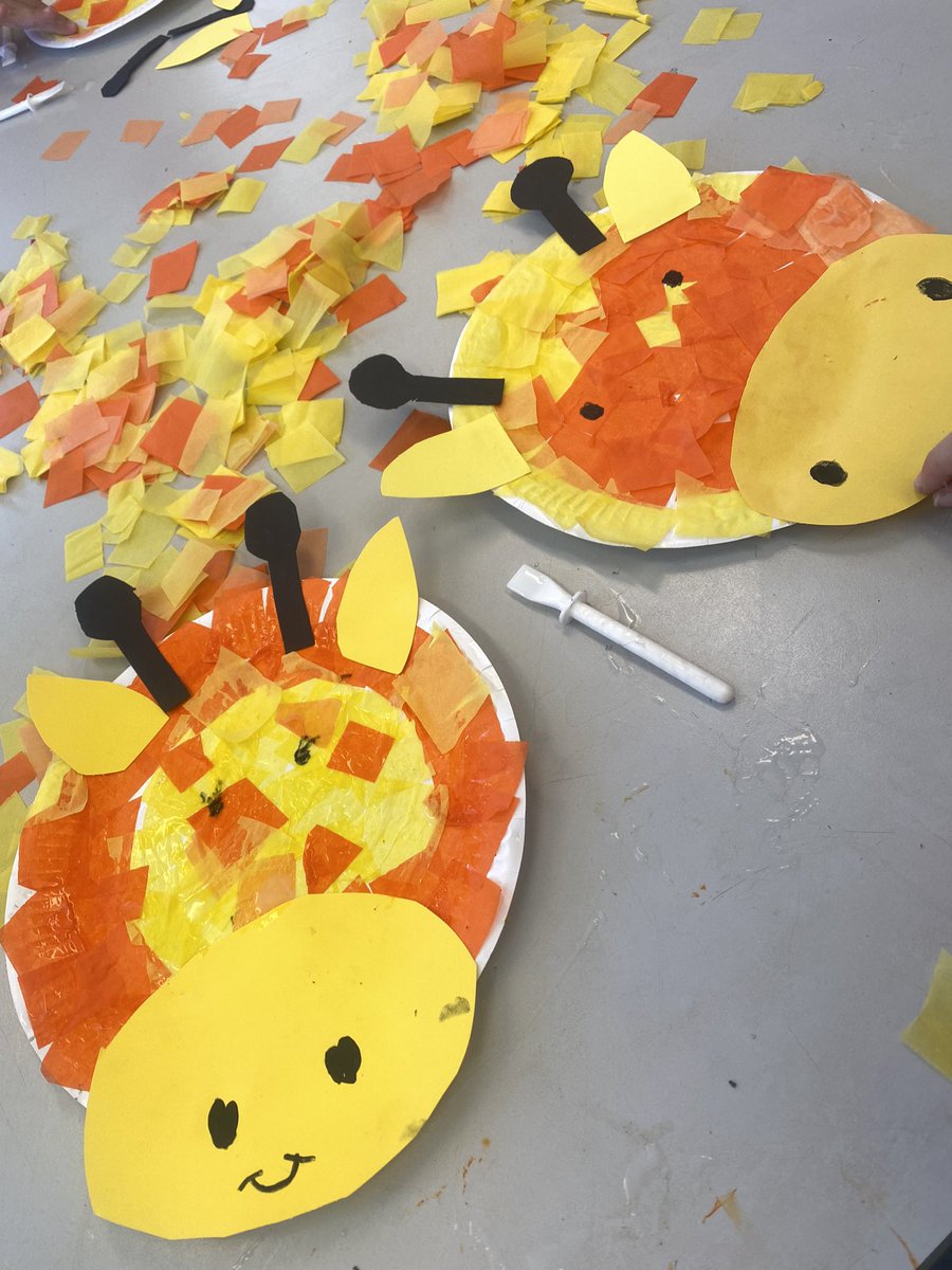 MissTaylor02okt's tweet photo. Today we made deco patch giraffes to continue looking at our safari theme. #safari #holidayclub #art https://t.co/Txk0E1xaBp