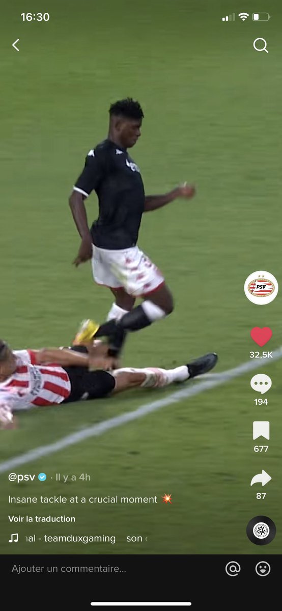 PierreSoubiran's tweet photo. Pour tous ceux qui disent "penalty" il est clairement en dehors 🤣 #psv #ASMonaco #ASMPSV https://t.co/uKfqSr4eMG