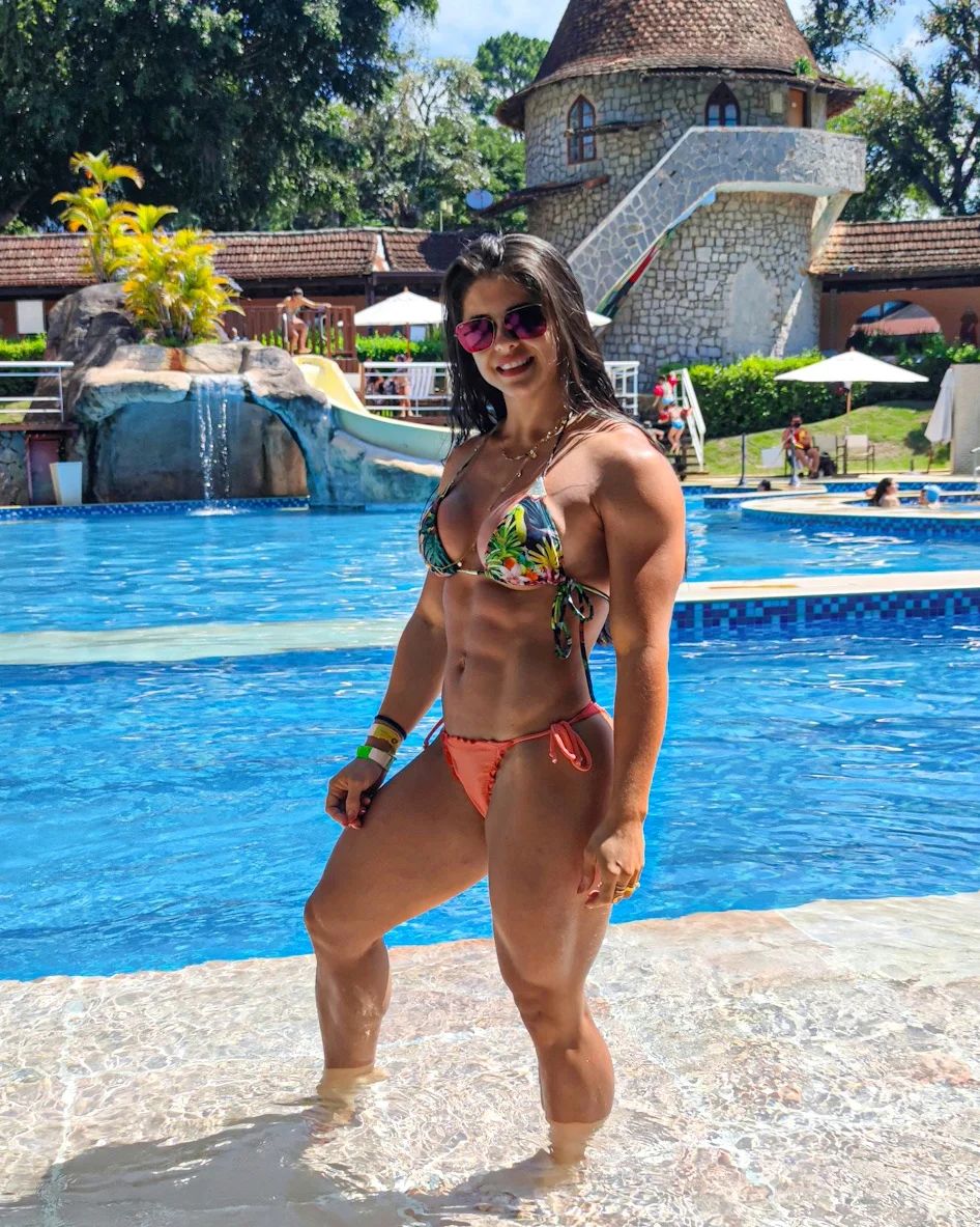 FemaleMuscleFa1's tweet photo. Larissa Mangifeste https://t.co/AIctL6zYWq