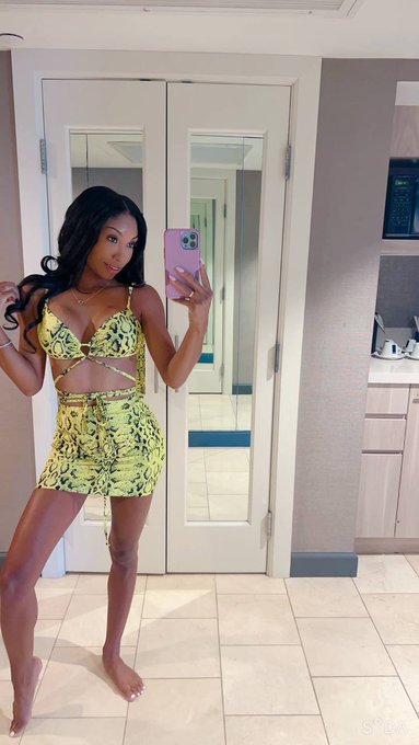 Mirror selfie https://t.co/kNQUvaVR1f