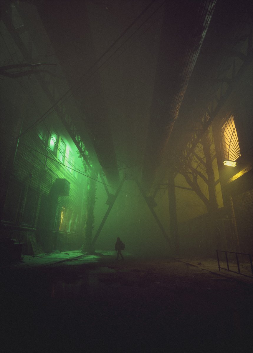 Sillmin's tweet photo. Trying to get back some motivation to build scenes at home. So im starting with a little Alley using props from previous projects 😊🤠 #UE5 #gamedev https://t.co/KdaIXesvNW