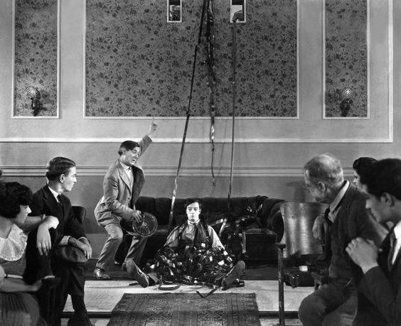 BusterKGifs's tweet photo. #ThePittsburghAreaTheatreOrganSociety returns after nearly 3 years to present #ClarkWilson at the #KeystoneOaksWurlitzerTheatrePipeOrgan on Saturday, August 20 @ 7:30PM. Clark will bring the theatre organ back to life expertly accompanying #BusterKeaton’s 1924, #SherlockJr. https://t.co/xbM0SL9b9J