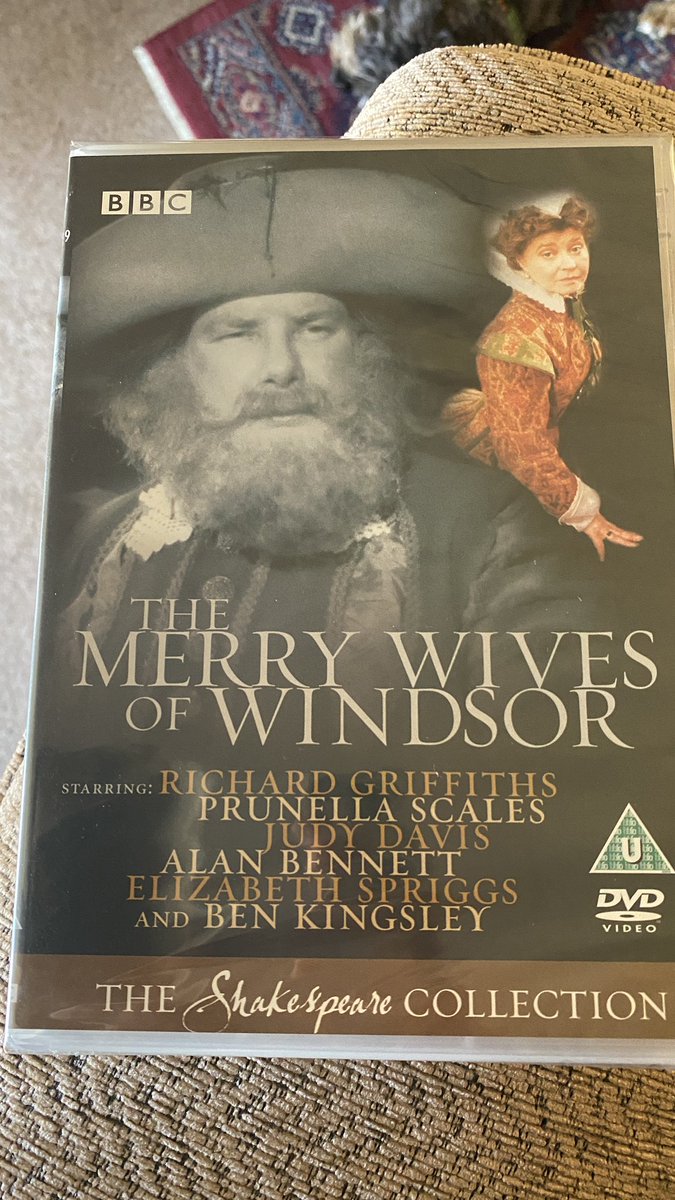 BereftStatistic's tweet image. Can’t even begin to explain the irrational melancholy at only now having discovered the work of an actor who is sadly no longer with us, but thank goodness for little gems like this. #michaelbryant