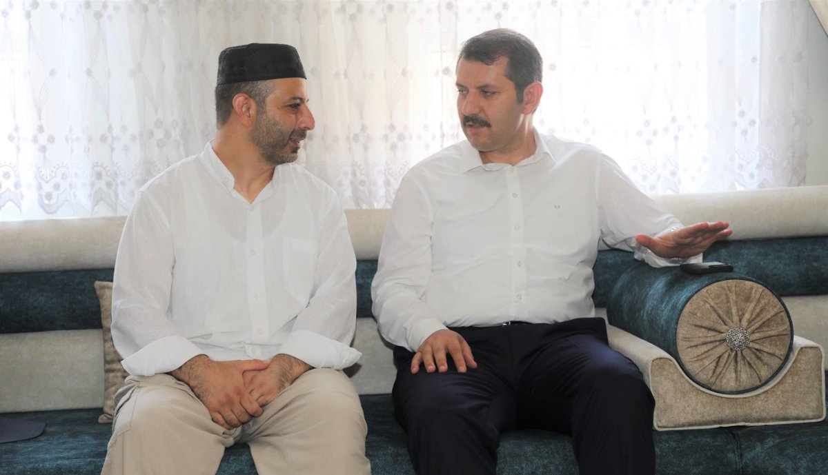 valisalihayhan's tweet photo. "Allah tarafından kabul edilmiş haccın karşılığı ancak cennettir."

Hac vazifesini tamamlayarak kutsal topraklardan dönen hacılarımızı ziyaret edip, hayır dualarını aldık.

Cenab-ı Hak, hacı olmayı nasip eden hemşehrimize hacı kalmayı da nasip etsin İnşâAllah. https://t.co/OIAuiqkzYk