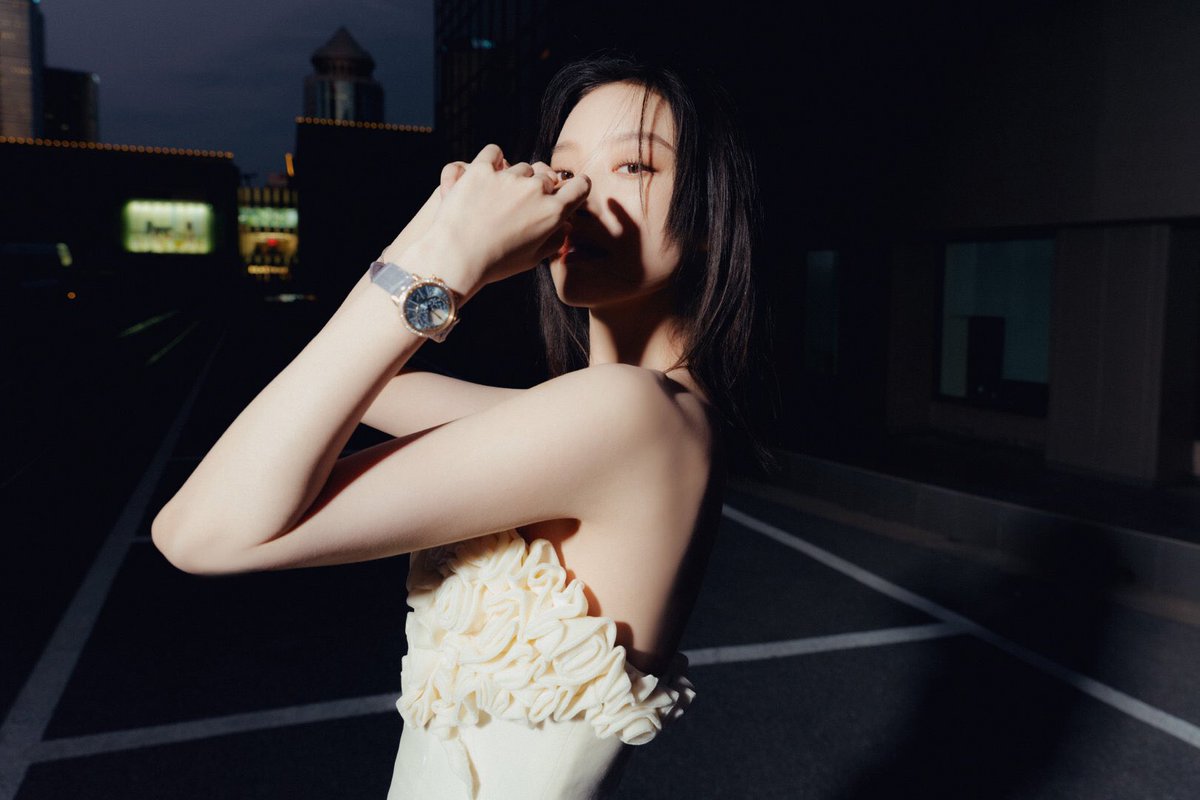 captainmiaonini's tweet photo. ni ni studio shares a new ni ni photoshoot on her way to the premiere of her new film 漫长的告白 (yanagawa), releasing in theaters in china on august 12th ♡ (1/4)

#倪妮 #니니 #nini #หนีนี https://t.co/RyR6SKXhRT
