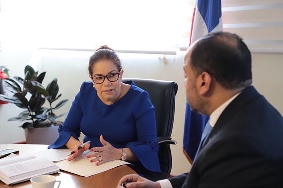 AdessRD's tweet photo. Nuestra directora @Digna10 encabezó reunión de coordinación con @DefensorRD para articular iniciativas que beneficiarán a personas que reciben subsidios sociales.
#AdessEsTransparenteInclusivayResponsable https://t.co/bOt9iDtQKh