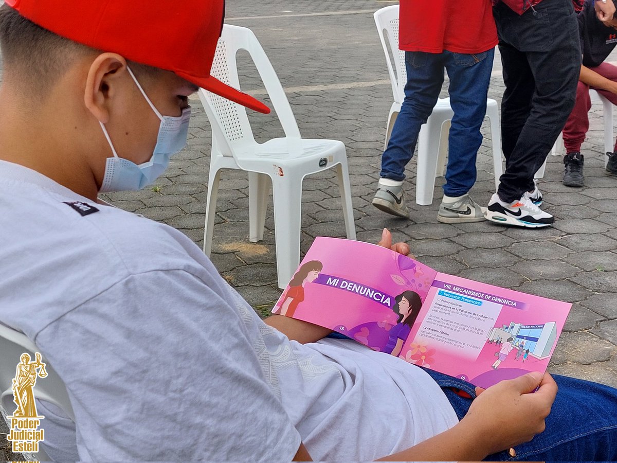1/1 La Dra. María Elsa Laguna y el Equipo Multidisciplinario del Juzgado Distrito Penal de Adolescentes en #Esteli, en acompañamiento del Ministerio de La Familia y la Policía Nacional, brindaron charla dirigida a jóvenes como parte del proceso reeducativo sobre los diferentes