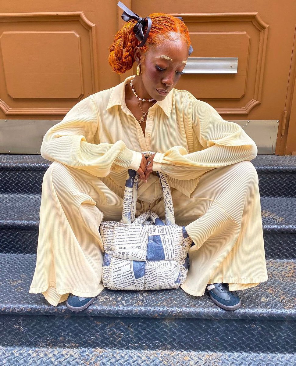NappyHeadClub's tweet photo. Blackness is the beauty, the richness and the rarity that has made it such a highly prized resource throughout history. 

Feat: @leahnfreeman rockin' the In Our Bag Puffer Tote. https://t.co/dVaTXFvEDP