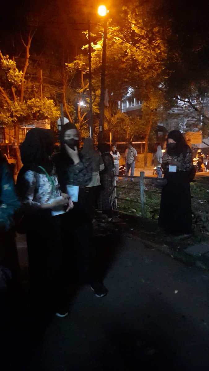 matchtaurus's tweet photo. Seseru apa si kegiatan MPKMB 59 SV IPB??? berangkat jam 4 pagi, habis tu riweuh telpon in temen karna ga bisa liat muka temennya karna gelap😭 https://t.co/Ou7L190HVs