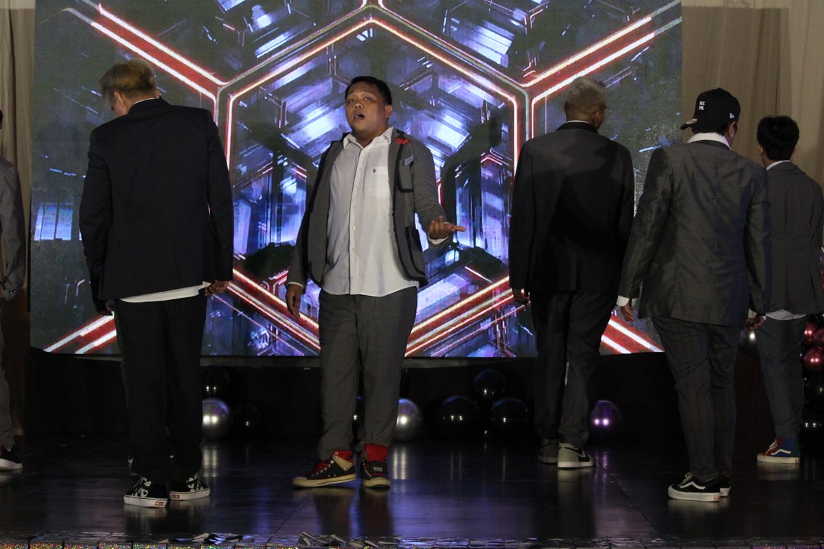 IsangDekada4EXO's tweet photo. EXO-ISANGDEKADA4EXO [EIGHTFINITYVERSE] 
Live Photo Collection: Live Performance of the EXO OG cover group EXOTICS performing the hit song of EXO MAMA and Growl.🚀☄️👨‍🚀
#EIGHTFINITYVERSE #10YearsWithEXO #EXOLoveTurns8 #EXO
@layzhang @B_hundred_Hyun
@weareoneEXO @isangdekada https://t.co/Wwj8B7TWLQ