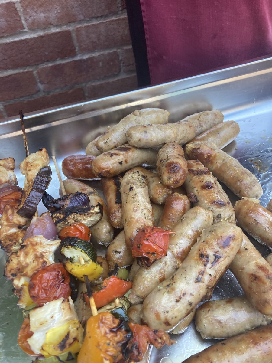EvermoreCare's tweet photo. A huge special thank you to Ashton Manor's chefs for putting on the most fantastic BBQ!

Everyone will be going to bed full and happy on this beautiful day 😊 https://t.co/K9IffZTg06