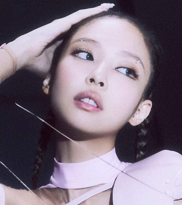 jnkstyle's tweet photo. OH MY GOD JENNIE https://t.co/vM9aKw1fyq