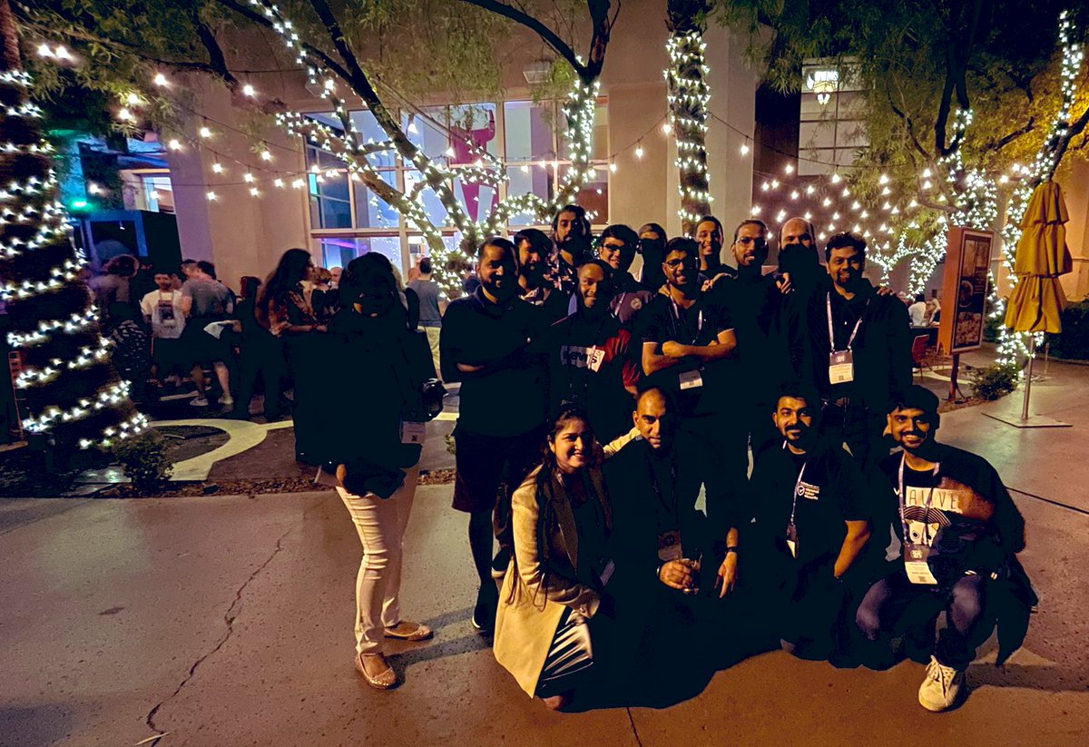#Indianhackers at @BlackHatEvents in one pic, I always look forward to 💜
