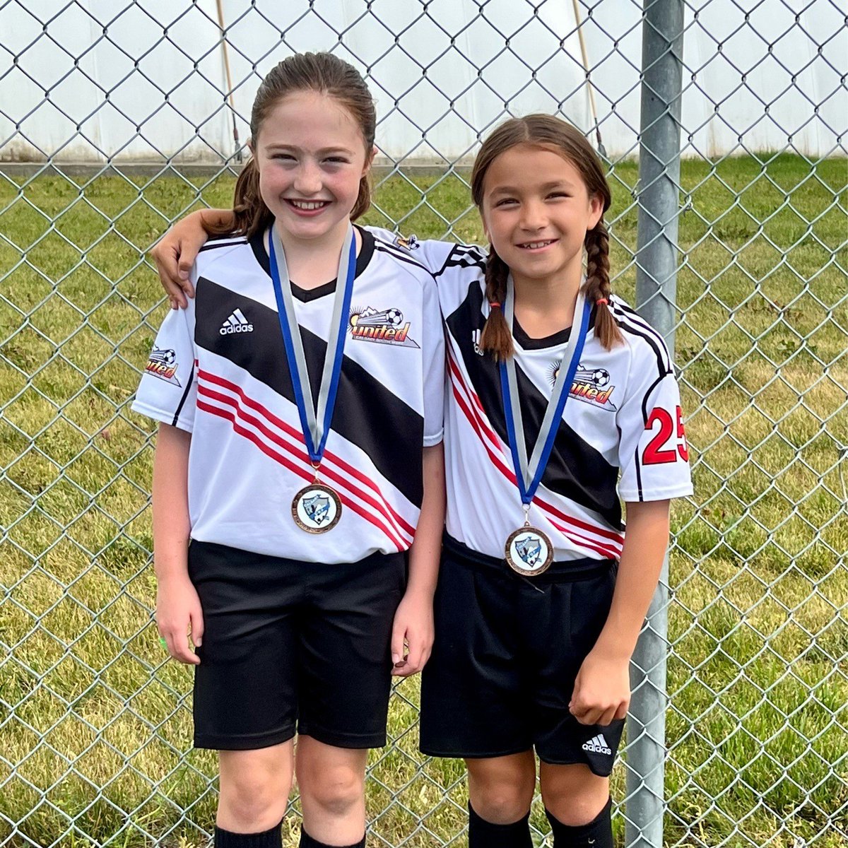 CSWUSoccerClub's tweet photo. 2011 FC11 Girls finishing strong ! With a 7-0 win these girls take home a Bronze medal.
thanks to our CSWU U10 players who had such a positive impact on the matches - scoring some great goals!
#soccer4life #teamwork #togetherisbetter #swuproud #cswusoccerclub https://t.co/QzDxfxBzjI