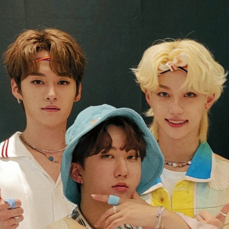 minlixersque's tweet photo. minlixers que feliz aniversário changbin ! https://t.co/S3MhFlovCC