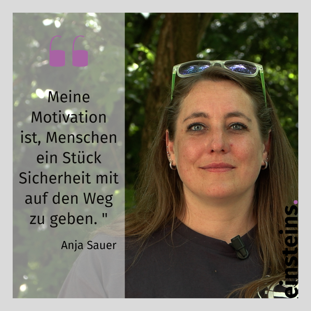 Anja Sauer ist die Vorsitzende der Obdachlosenhilfe Aktion Brücke e.V.. Sie und ihr Team kümmern sich um obdachlose und bedürftige Menschen im Raum München. Mit ihren Aktionen versuchen Anja und ihr Team, den Menschen ein Stück Sicherheit zurückzugeben.