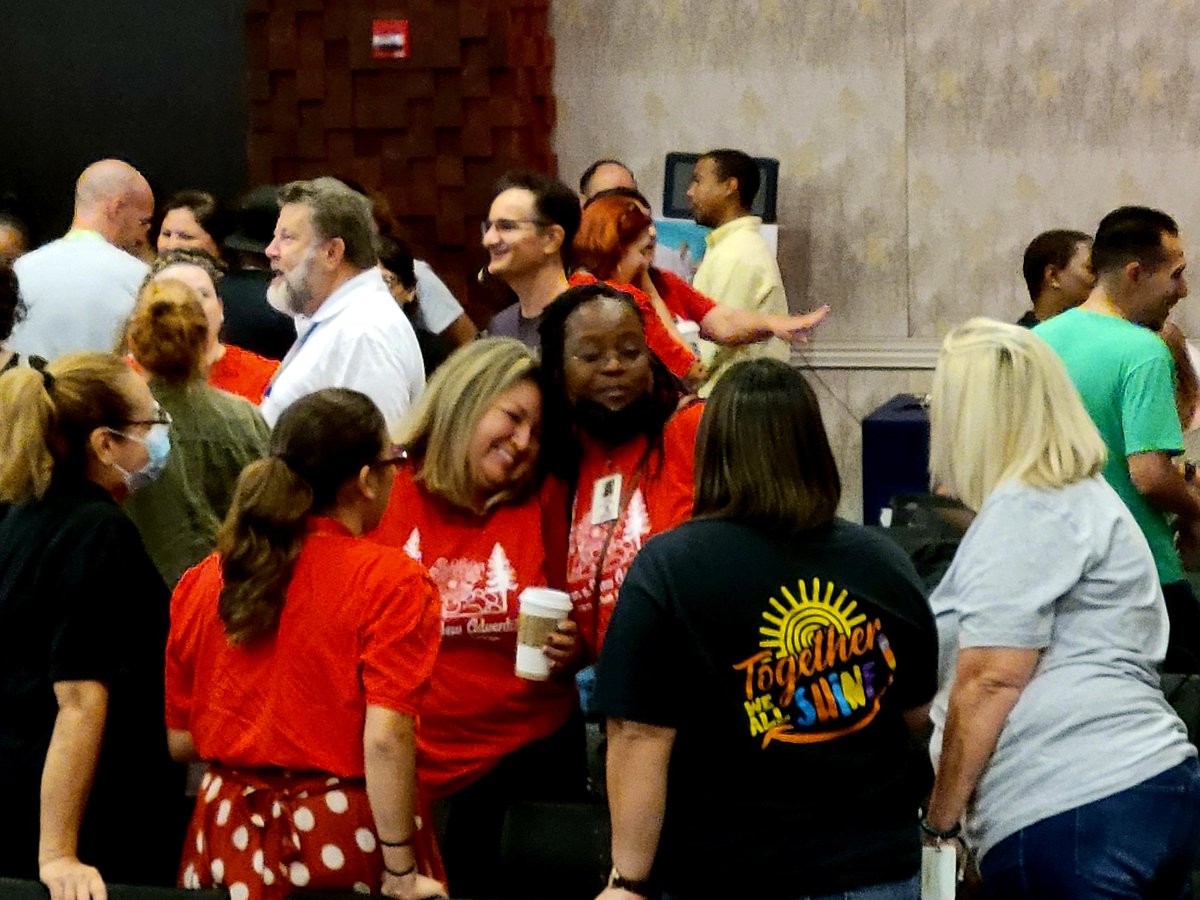 PathtoPinkston's tweet photo. The BAND has Big Dallas ISD energy! We are energized and excited to welcome our students home! ❤️#ImWithTheBAND @MRamirezDISD @LisaAnnVega1 https://t.co/uVan8gDTNc