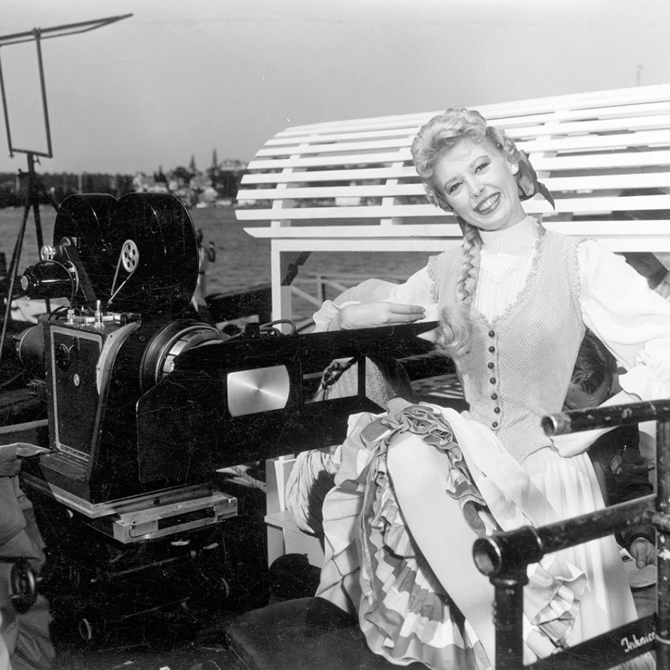 CarouselMusical's tweet photo. On this day in 1955, the crew from 20th Century Fox arrived in Boothbay Harbor, Maine to begin preproduction work on @RnH_Org's Carousel! Here are some of our favorite behind-the-scenes shots from set. 💙 🎠
Watch the 1956 film here: https://t.co/SEPkIbTYej #CarouselMusical https://t.co/Ky5nNqJwSp