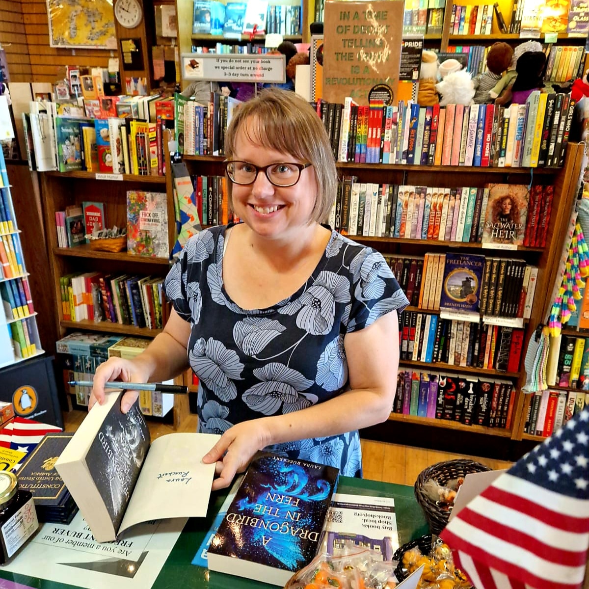 LauraRueckert's tweet image. A year after A DRAGONBIRD IN THE FERN released, I *finally* (thanks, pandemic) got to go to a US bookstore and sign books! Stop by the lovely Fenton&apos;s Open Book in Michigan if you want one! #supportlocalbookstores #authorlife
