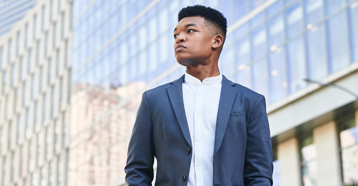 the_talks's tweet photo. New this week from our #EmergingMasters series, American violinist Randall Goosby: "You can play what you feel is one hundred percent your absolute best, but the next time you go out there — I mean, for me, I still wouldn't want to play it the same way." https://t.co/Ii4Tt11gWL https://t.co/isxMdSpGJF