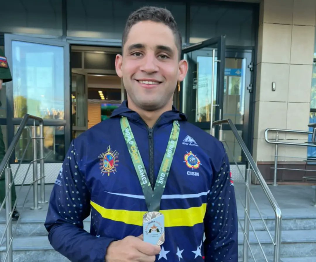 #Enterate| Nuestra muchachada militar de la <a href="/Umbv_Fanb/">Universidad Militar Bolivariana de Venezuela</a> sigue Triunfando en los III Juegos Mundiales de Cadetes en #sanpetersburgo en las diferentes Disciplinas Deportivas como Natación y Atletismo trayendo consigo Preseas de Plata y Bronce para el Tricolor Nacional
<a href="/NicolasMaduro/">Nicolás Maduro</a>