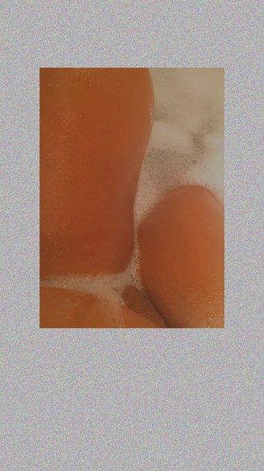 Which one do  you wanna eat tonight ? 😻🍑Or both🙈🥰 https://t.co/402i4boKfz