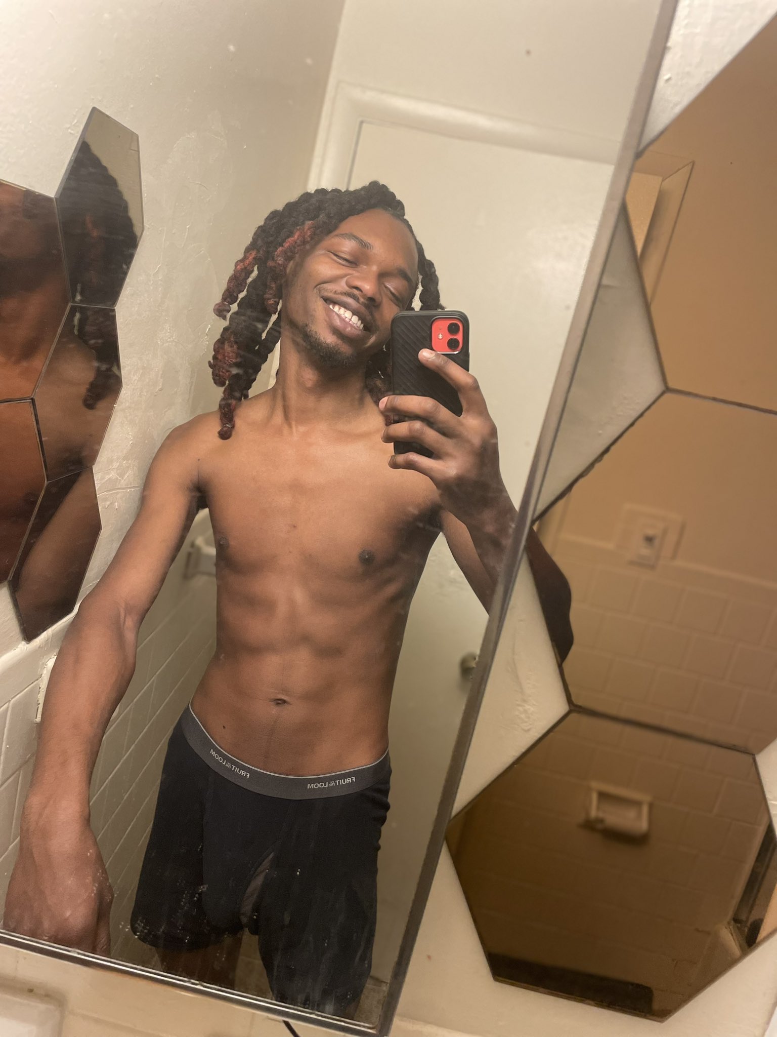 3 pic. I was drunk as shit yesterday😭😭 https://t.co/wEgtKEOrY9