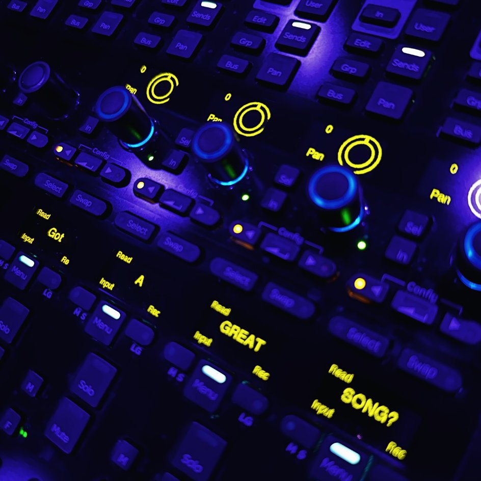 AvidProTools's tweet image. 👉 That time of year
📷 instagr.am/craigbauermixer
▶️ avid.com/s6

#mixing #mixtips #mixingengineer #mixer #musicproducer #musicproduction #recordproducer #protools #avid