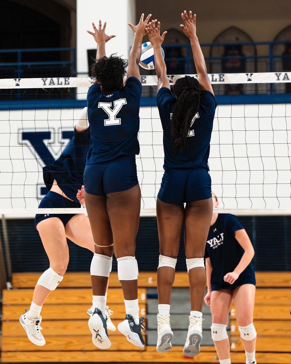 YaleVolleyball's tweet photo. Last one at home before we hit the road 🛫🧳 

#ncaavb #ncaavolleyball #YsUp https://t.co/zt4PQN3QJJ