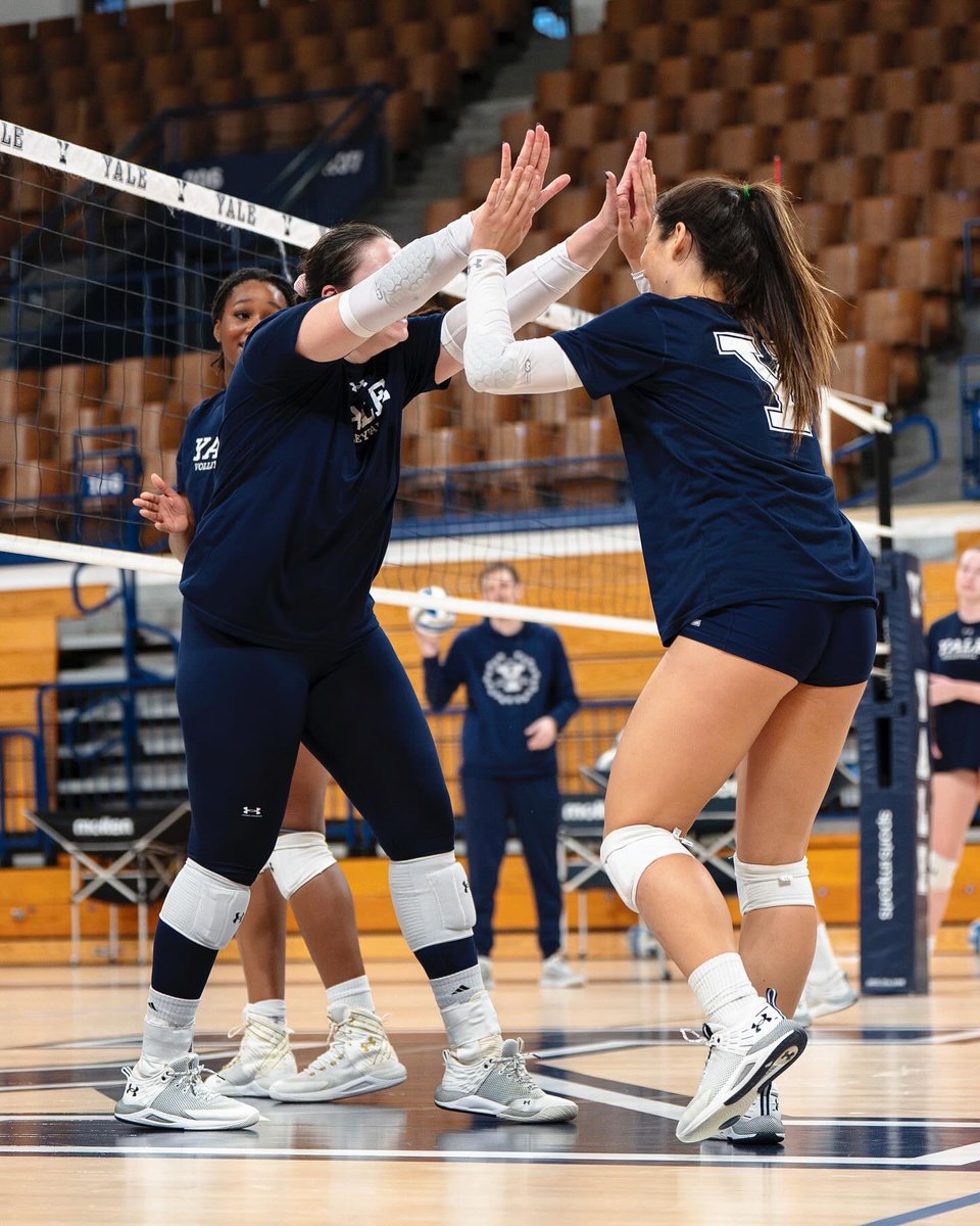 YaleVolleyball's tweet photo. Last one at home before we hit the road 🛫🧳 

#ncaavb #ncaavolleyball #YsUp https://t.co/zt4PQN3QJJ